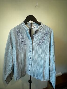 VINTAGE 90s QPS Embroidered Denim Shirt - Pintuck Pleated Boho Cottagecore Top